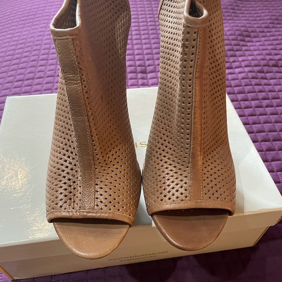 BCBG Booties size 10 - Picture 3 of 6